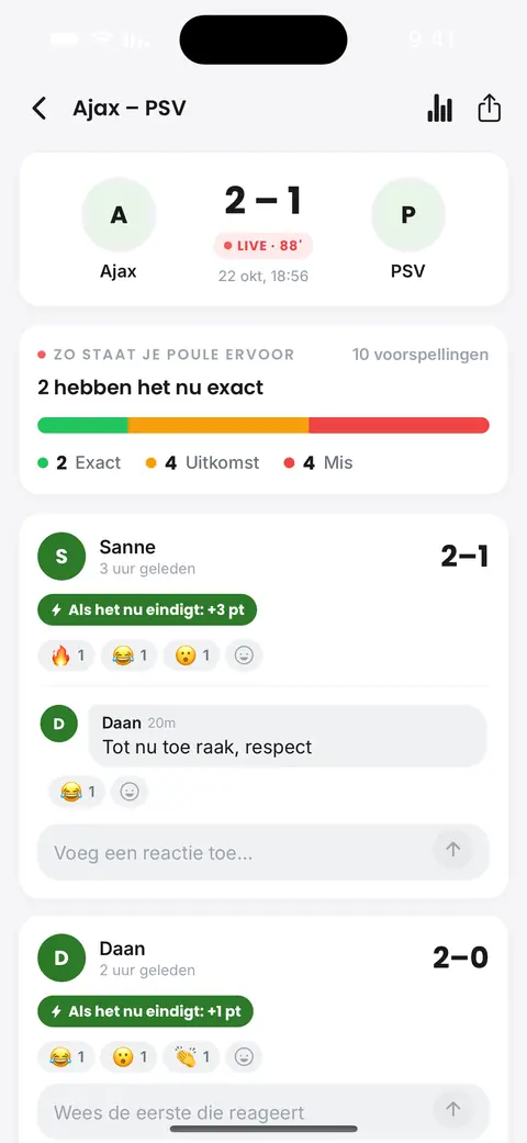 Een live wedstrijdscherm in de app: de stand, wie in de competitie het goed had en reacties van collega's